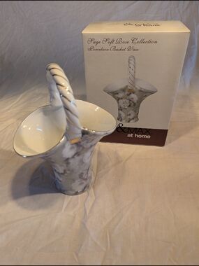 2/40$ Madison & Max Page Porcelain Basket Vase - White and Green